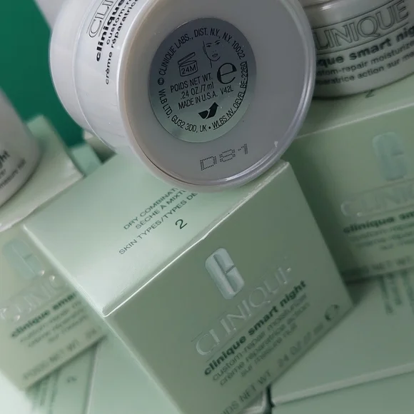 4 New Clinique Smart Night Moisturizer .24 oz Trail Size - Picture 2 of 3